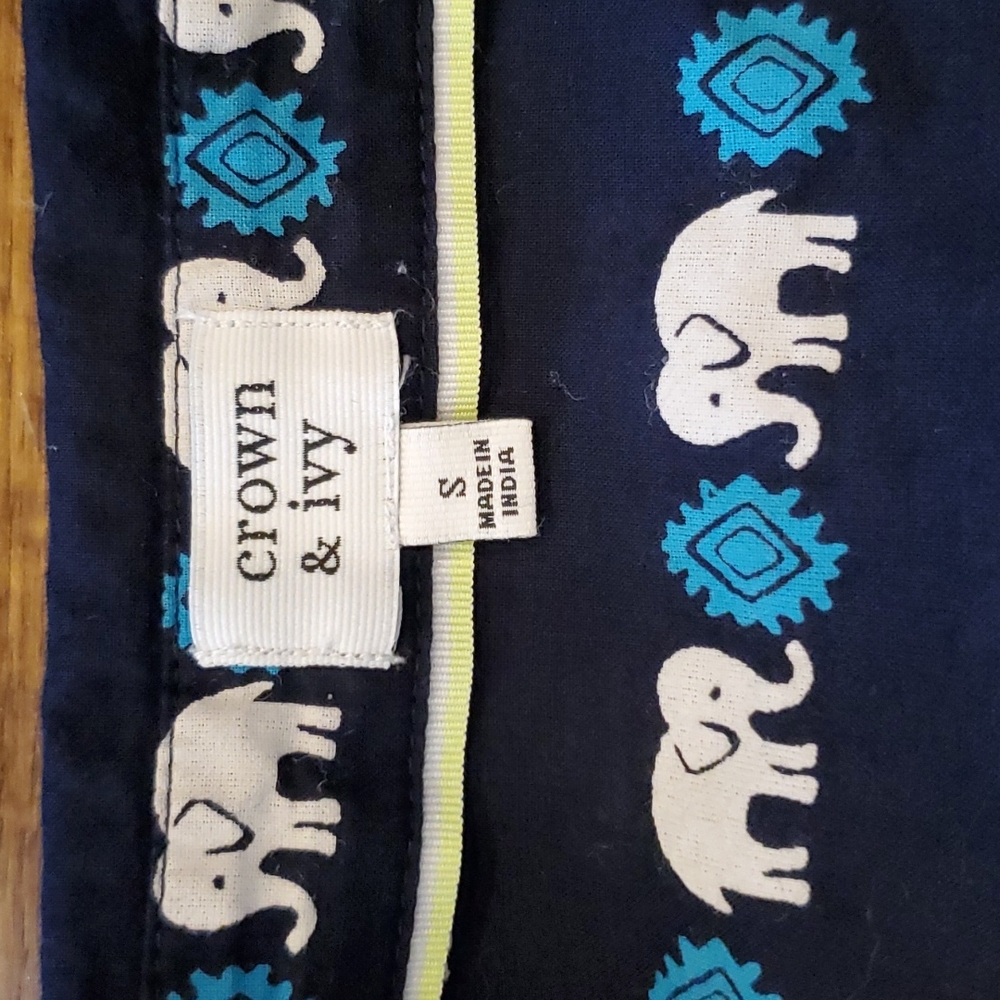 Womens Crown & Ivy navy elephant print button down size S - Picture 4 of 5
